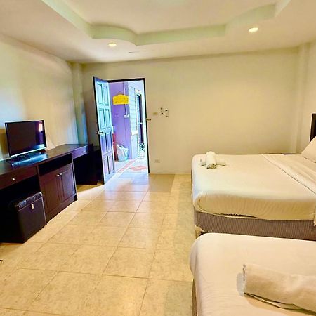 Hill Side Patong Hotel Bagian luar foto