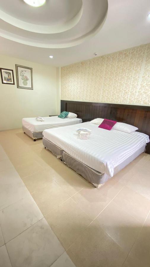 Hill Side Patong Hotel Bagian luar foto