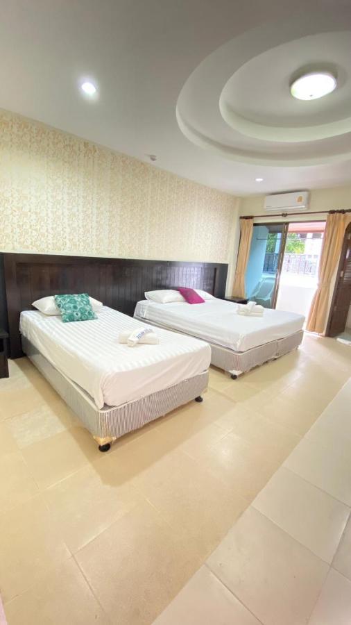 Hill Side Patong Hotel Bagian luar foto