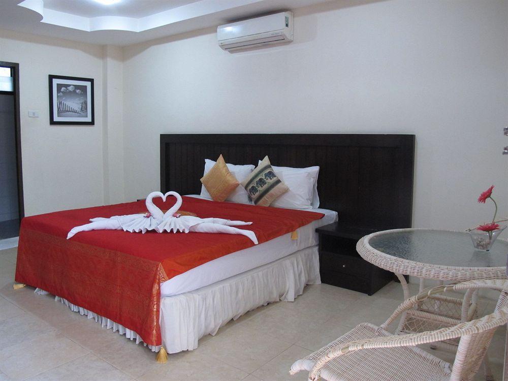 Hill Side Patong Hotel Bagian luar foto