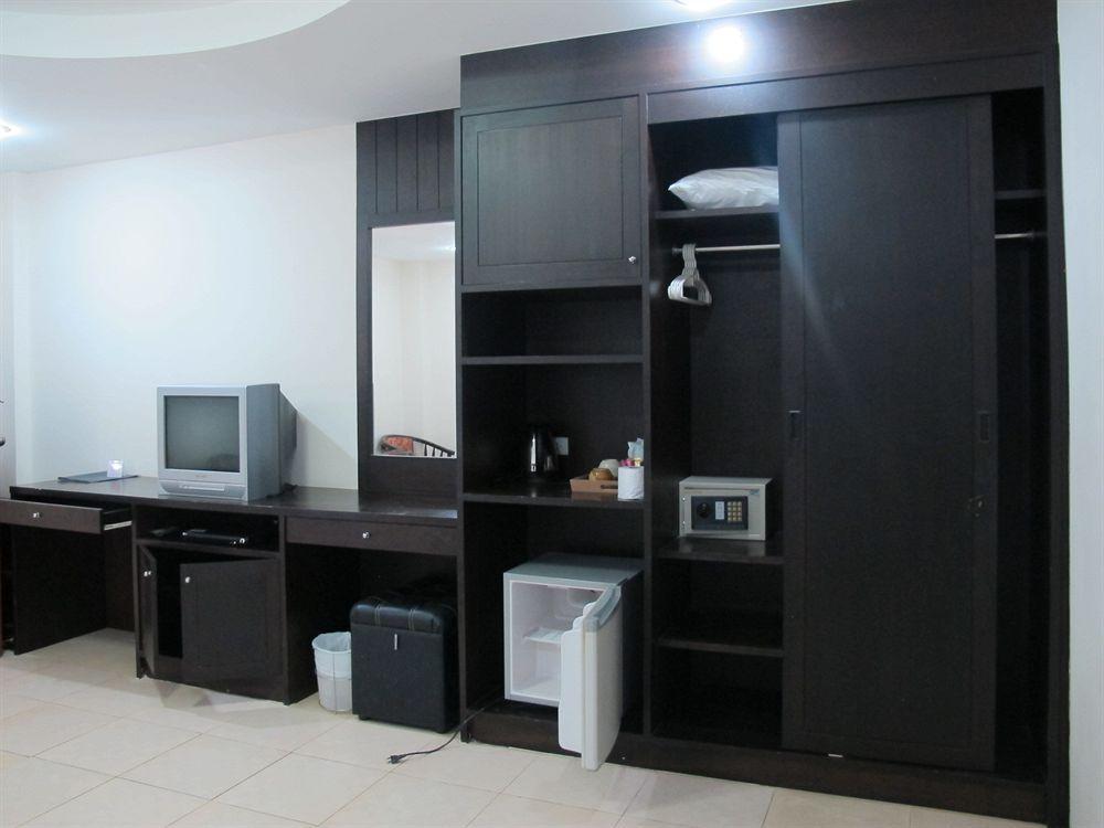 Hill Side Patong Hotel Bagian luar foto