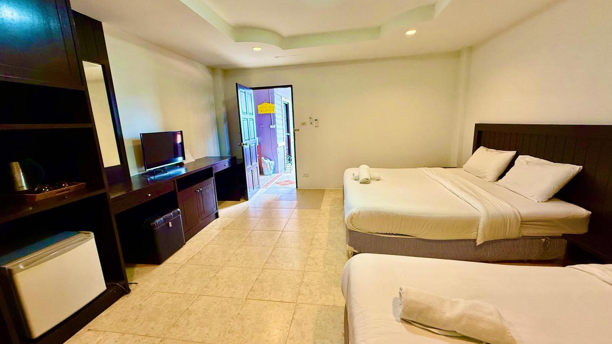 Hill Side Patong Hotel Bagian luar foto