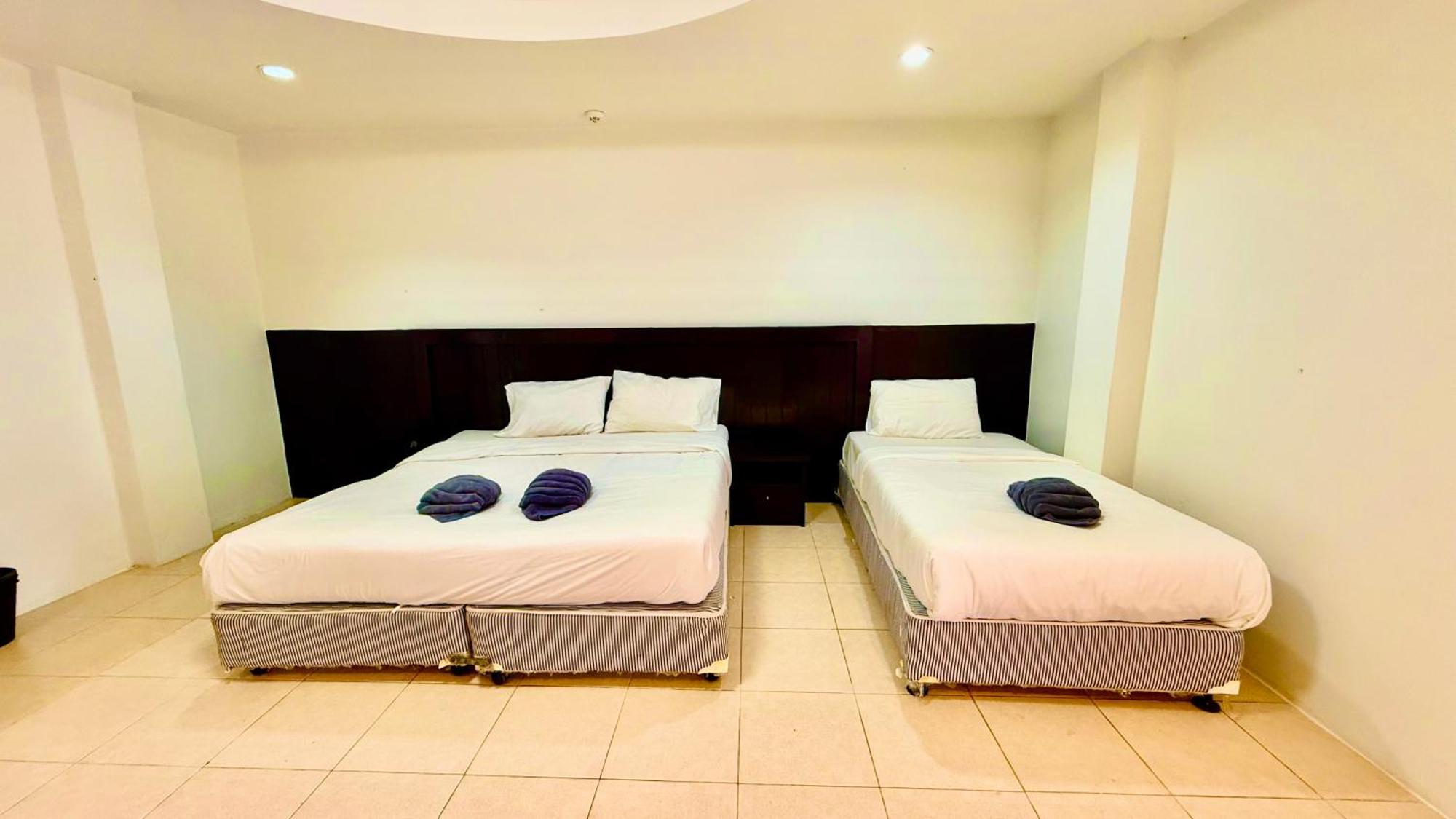 Hill Side Patong Hotel Bagian luar foto