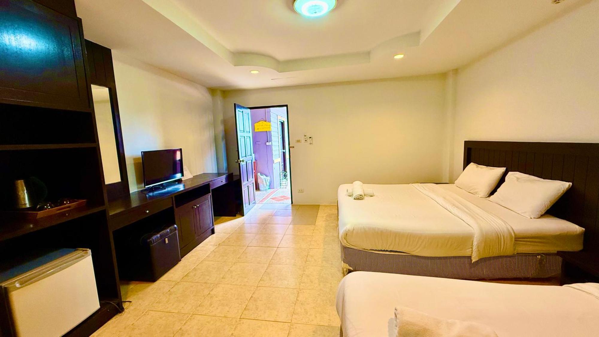 Hill Side Patong Hotel Bagian luar foto