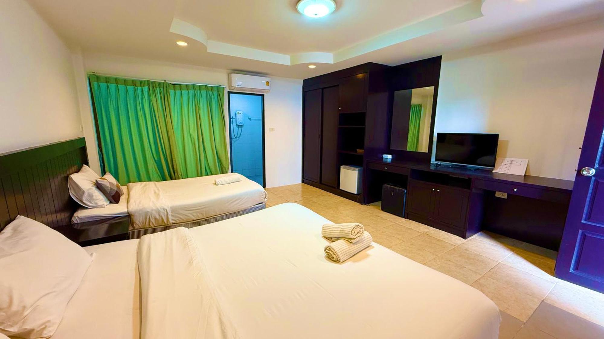 Hill Side Patong Hotel Bagian luar foto