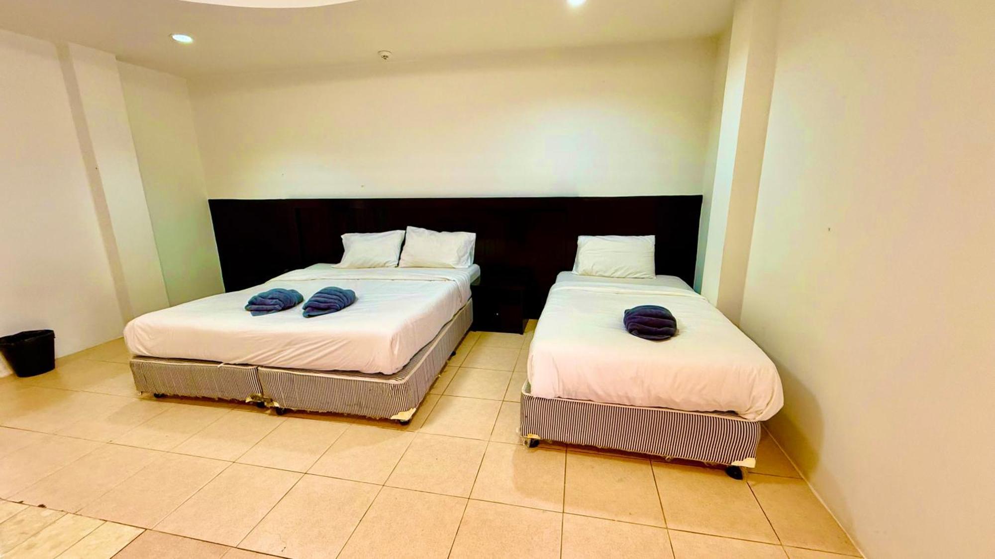 Hill Side Patong Hotel Bagian luar foto