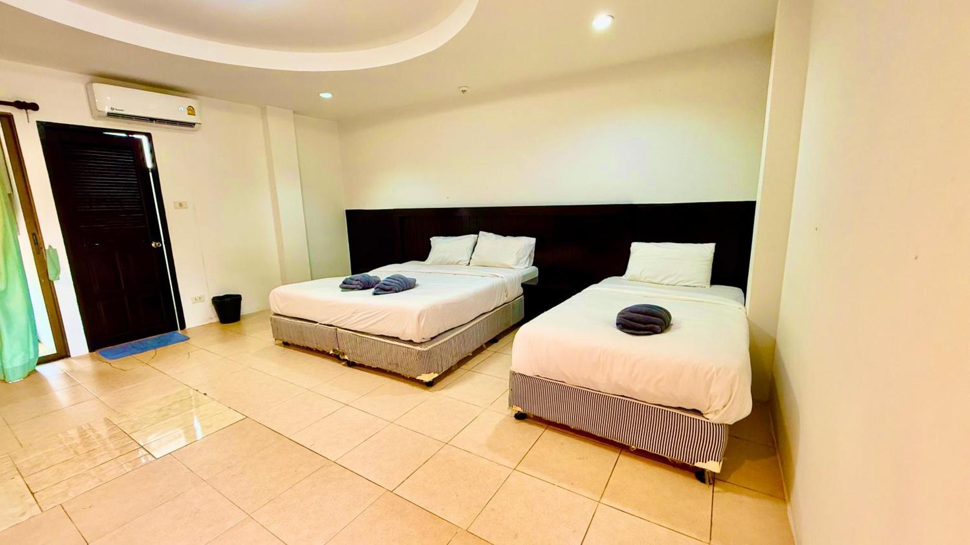 Hill Side Patong Hotel Bagian luar foto