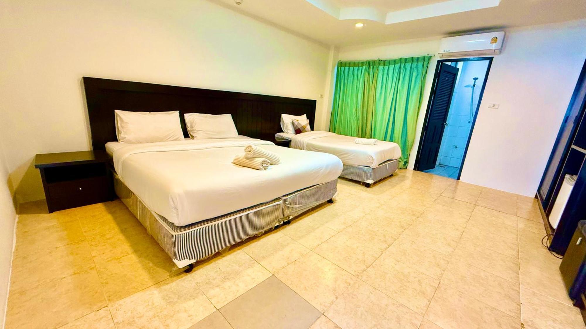 Hill Side Patong Hotel Bagian luar foto