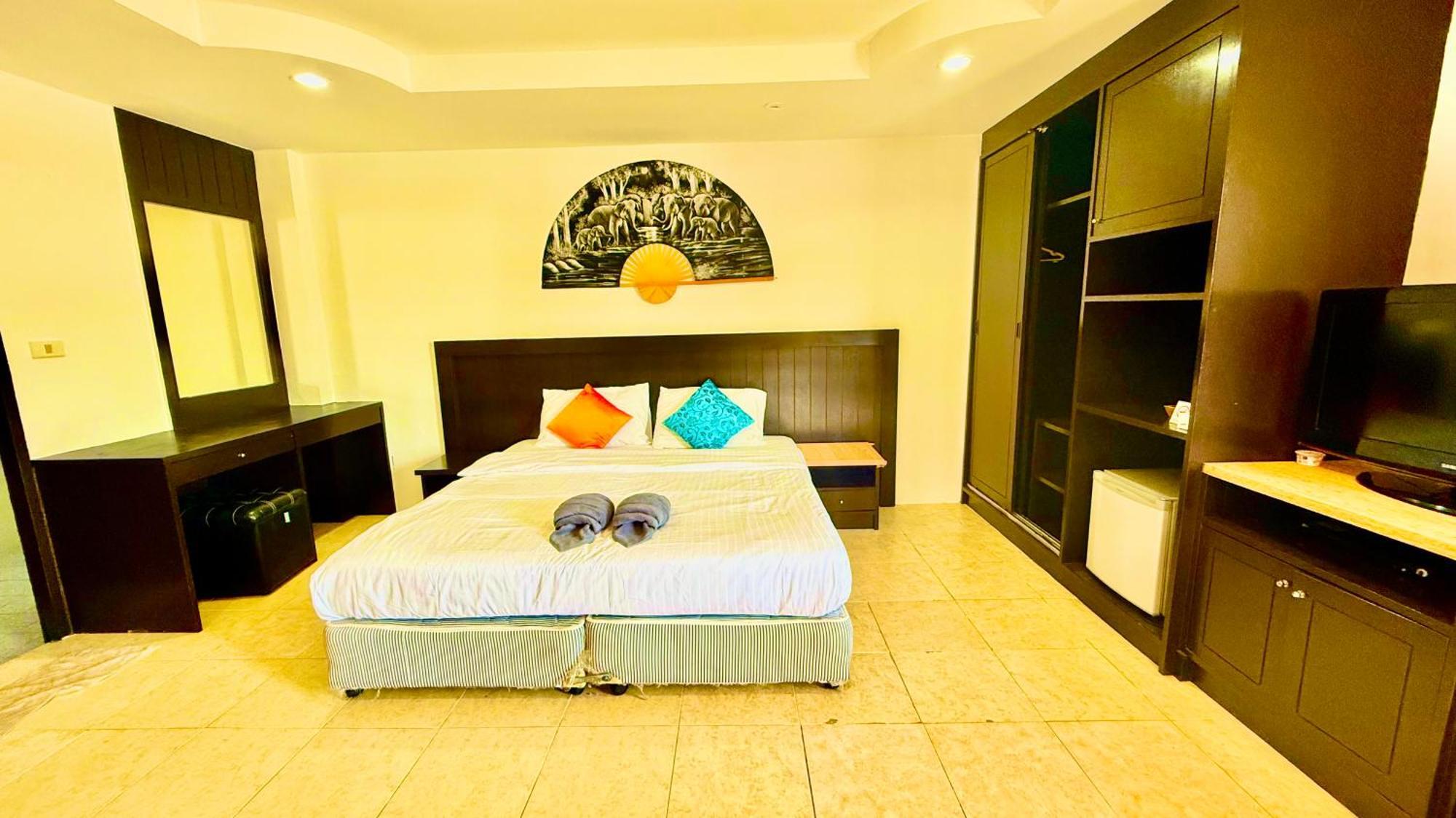Hill Side Patong Hotel Bagian luar foto
