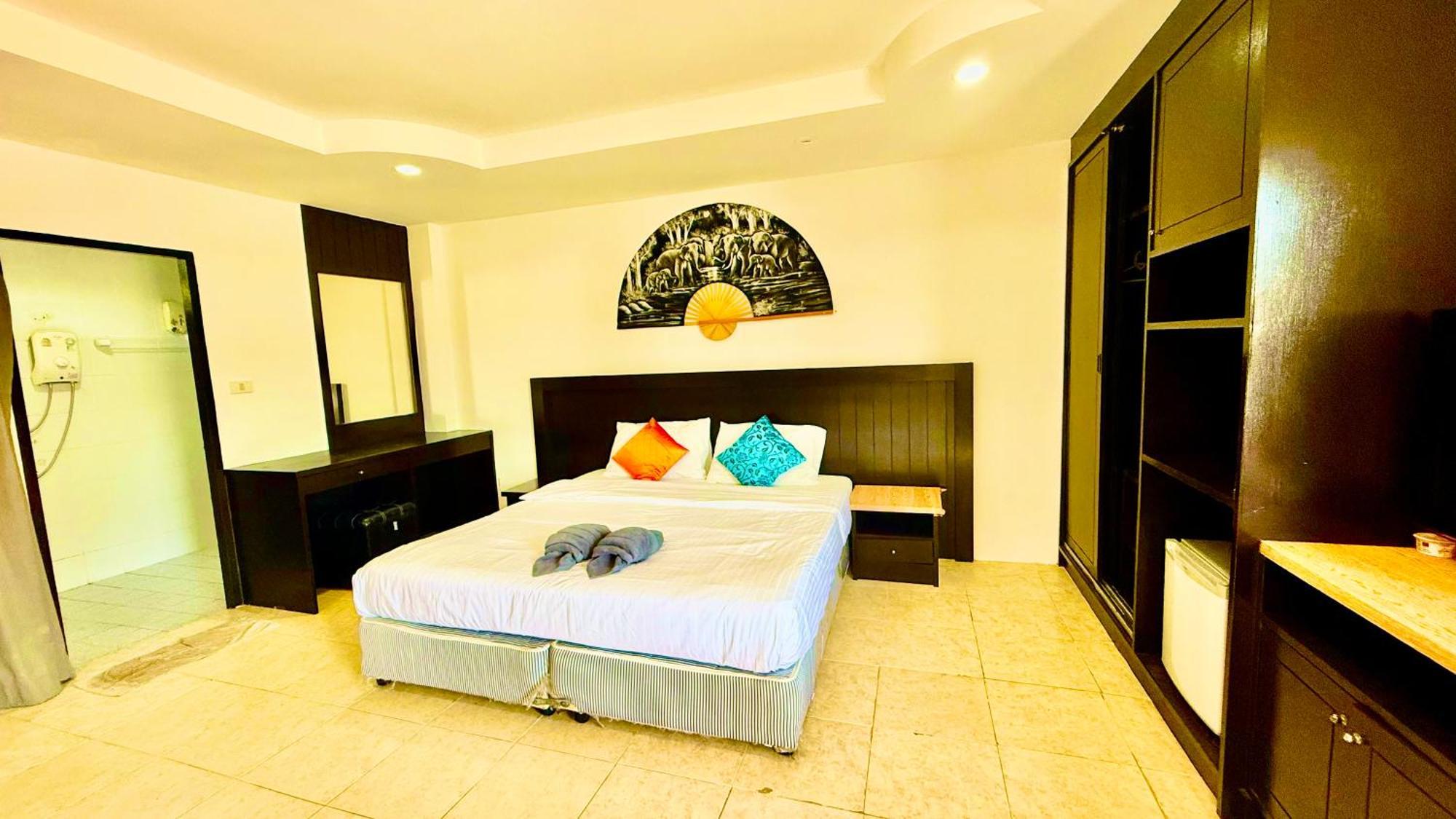 Hill Side Patong Hotel Bagian luar foto