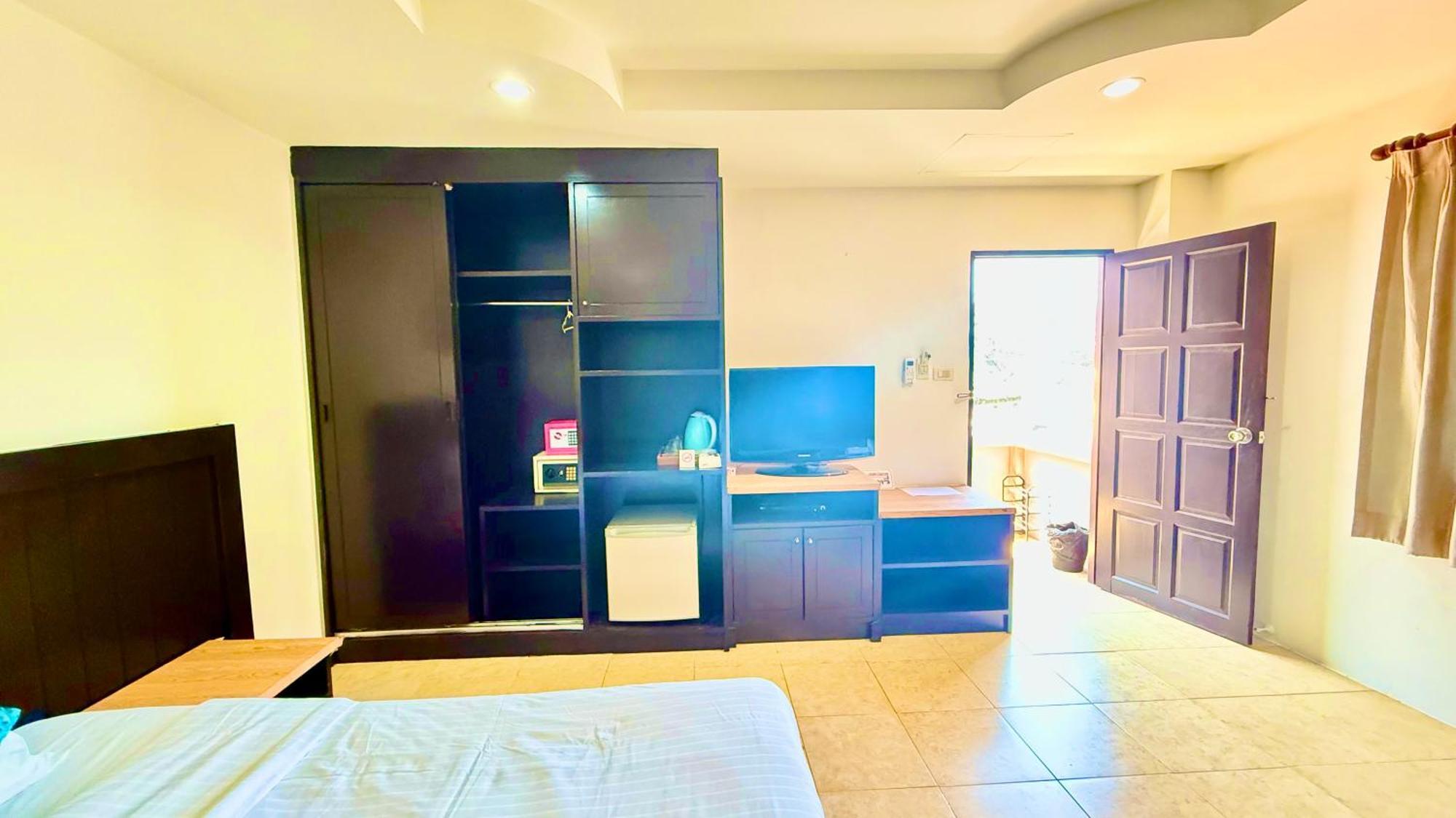 Hill Side Patong Hotel Bagian luar foto