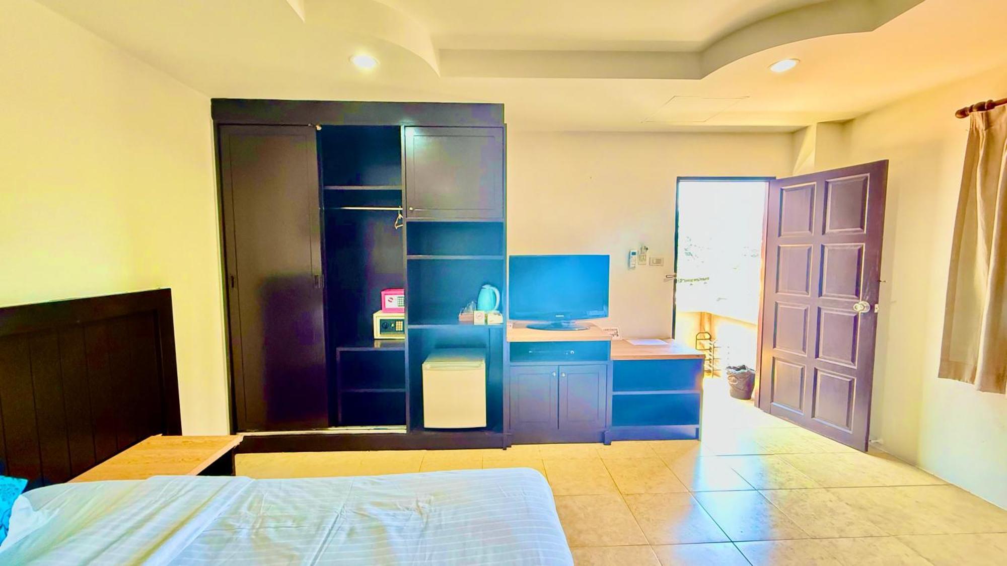 Hill Side Patong Hotel Bagian luar foto
