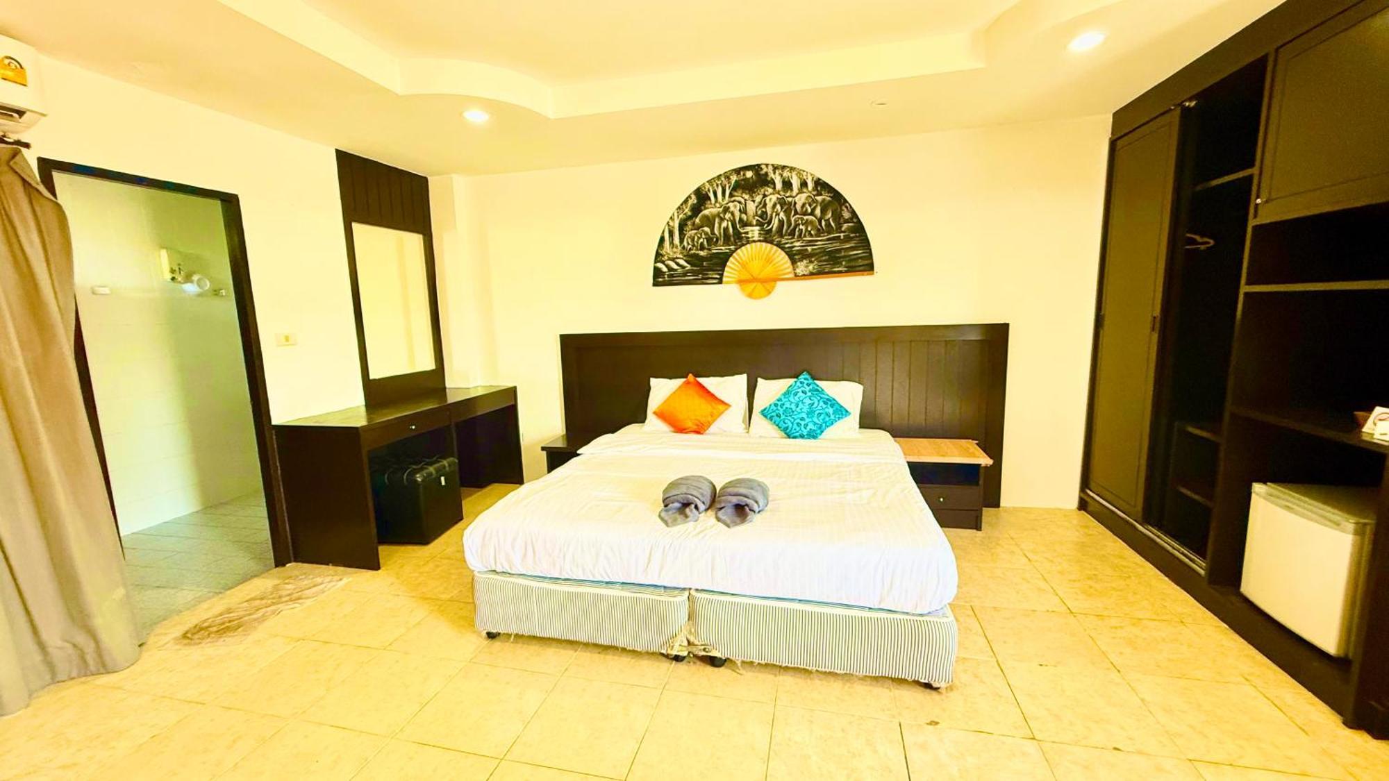 Hill Side Patong Hotel Bagian luar foto