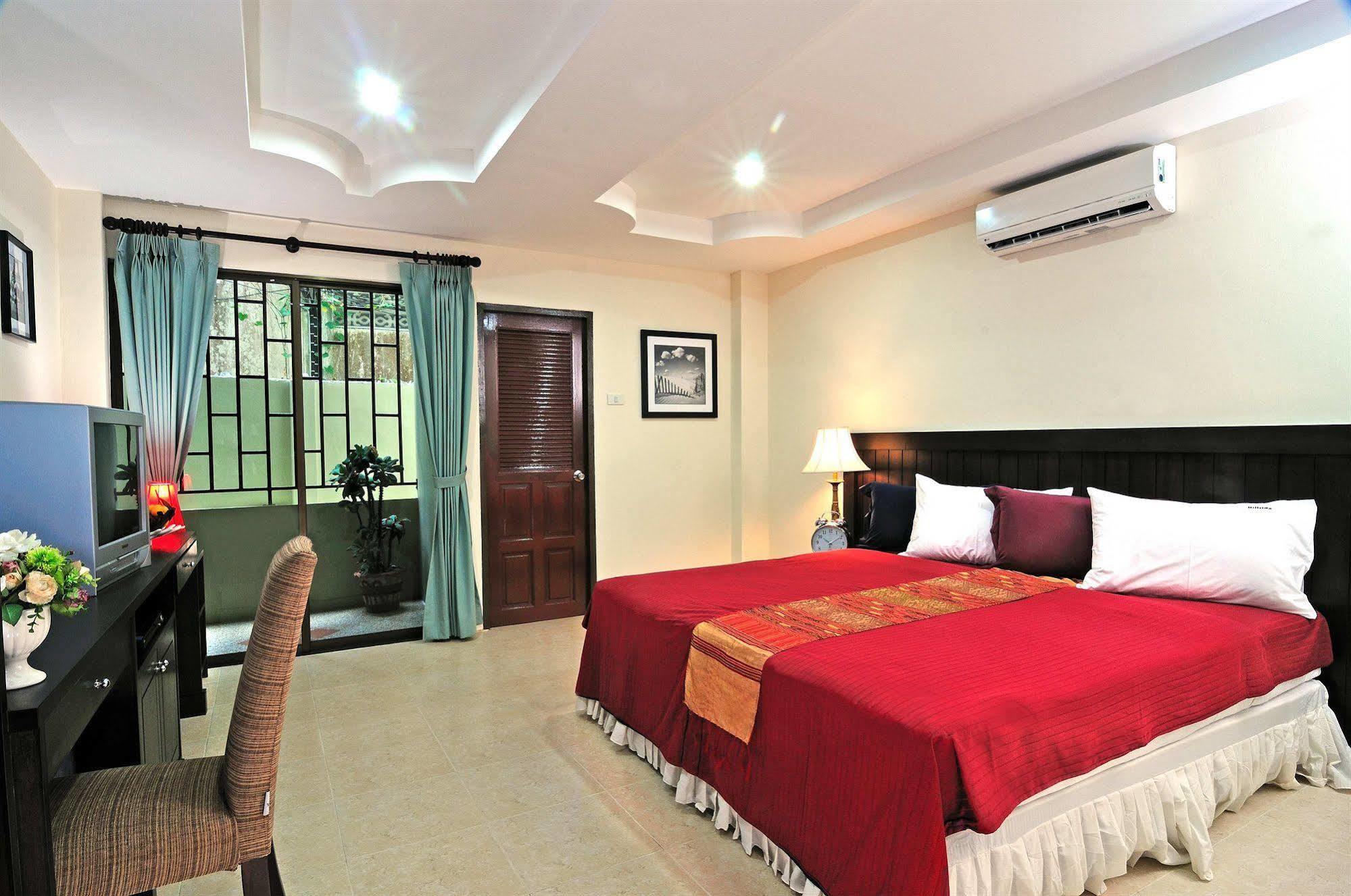 Hill Side Patong Hotel Bagian luar foto