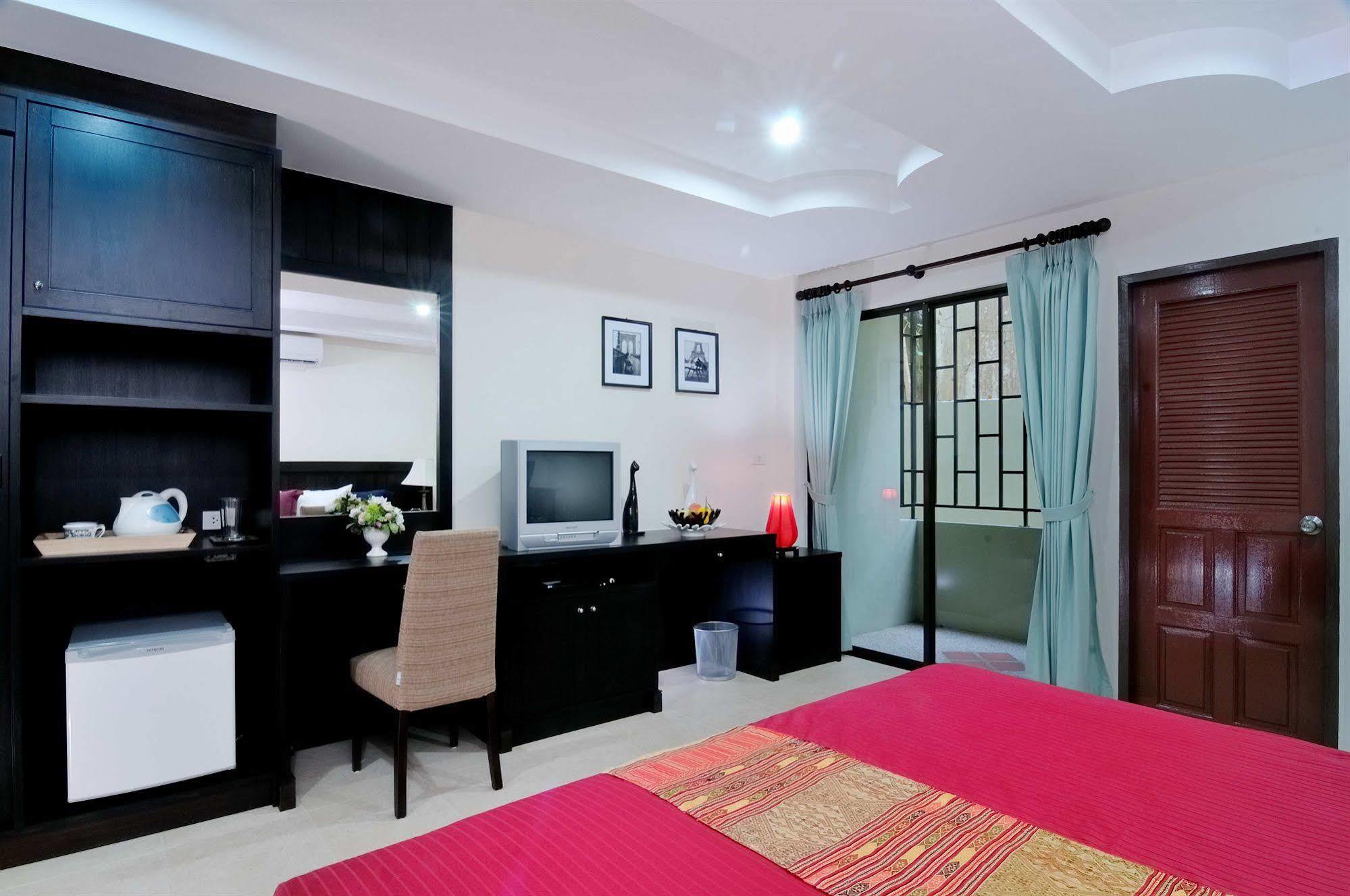 Hill Side Patong Hotel Bagian luar foto